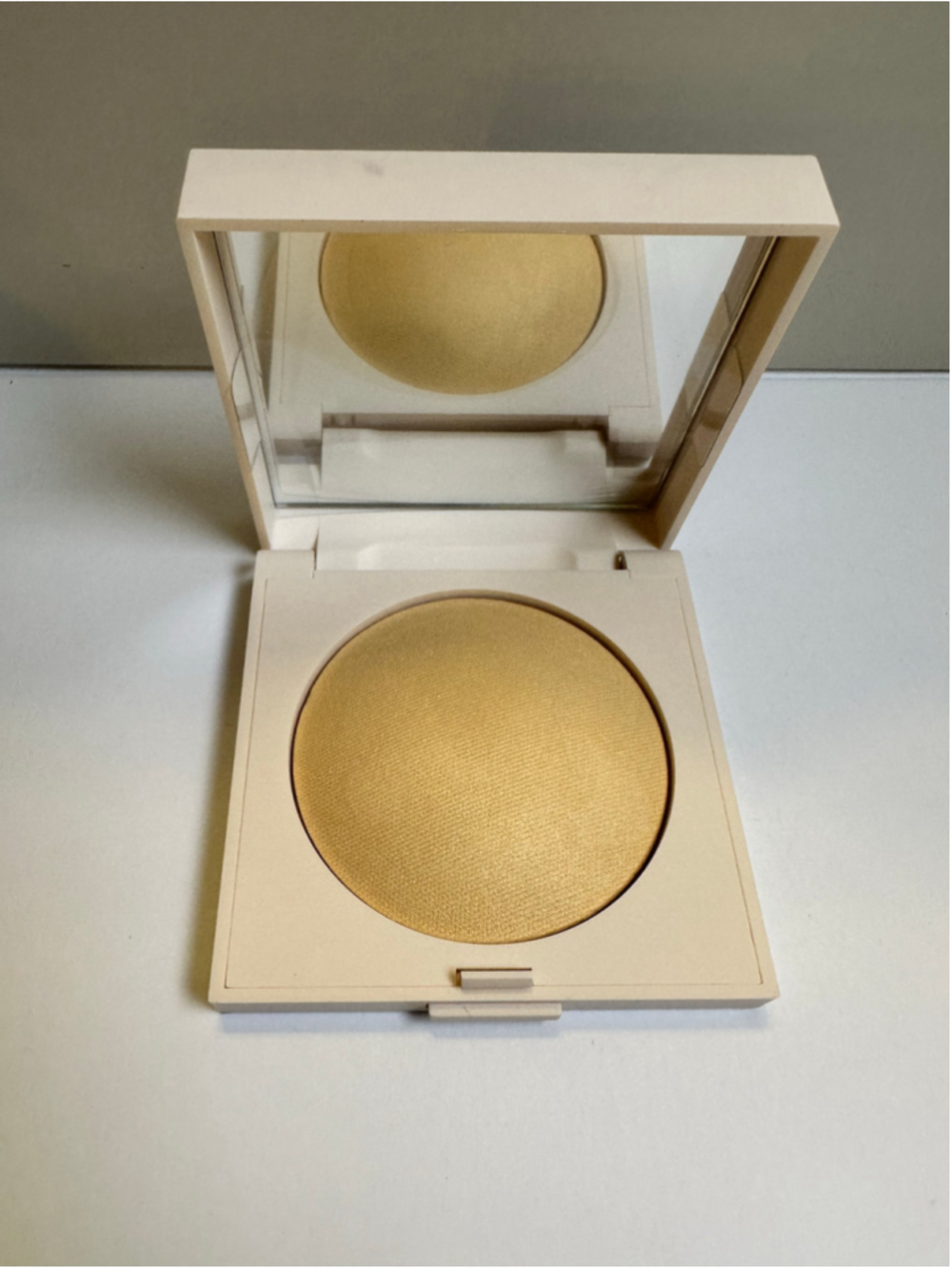 Laura Mercier Real Flawless Luminous Perfecting Pressed Powder Translucent Honey